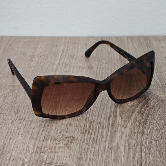 Vintage CHANEL 5366 Women's Oversized Cat Eye Sunglasses - Brown Gradient x Tortoise Shell Acetate