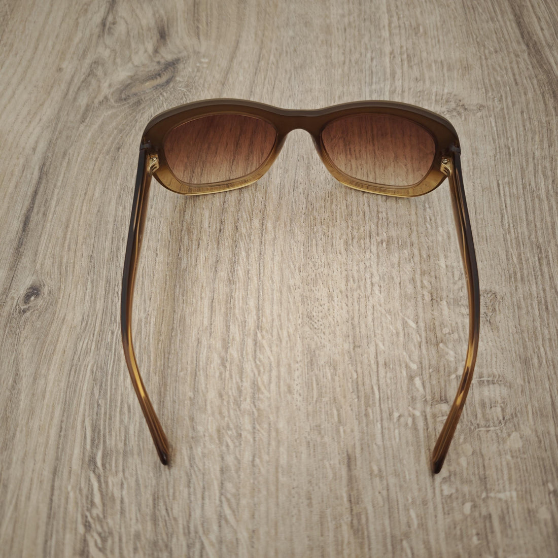 Vintage BURBERRY Women's Sunglasses - Gradient Brown Cream Acetate