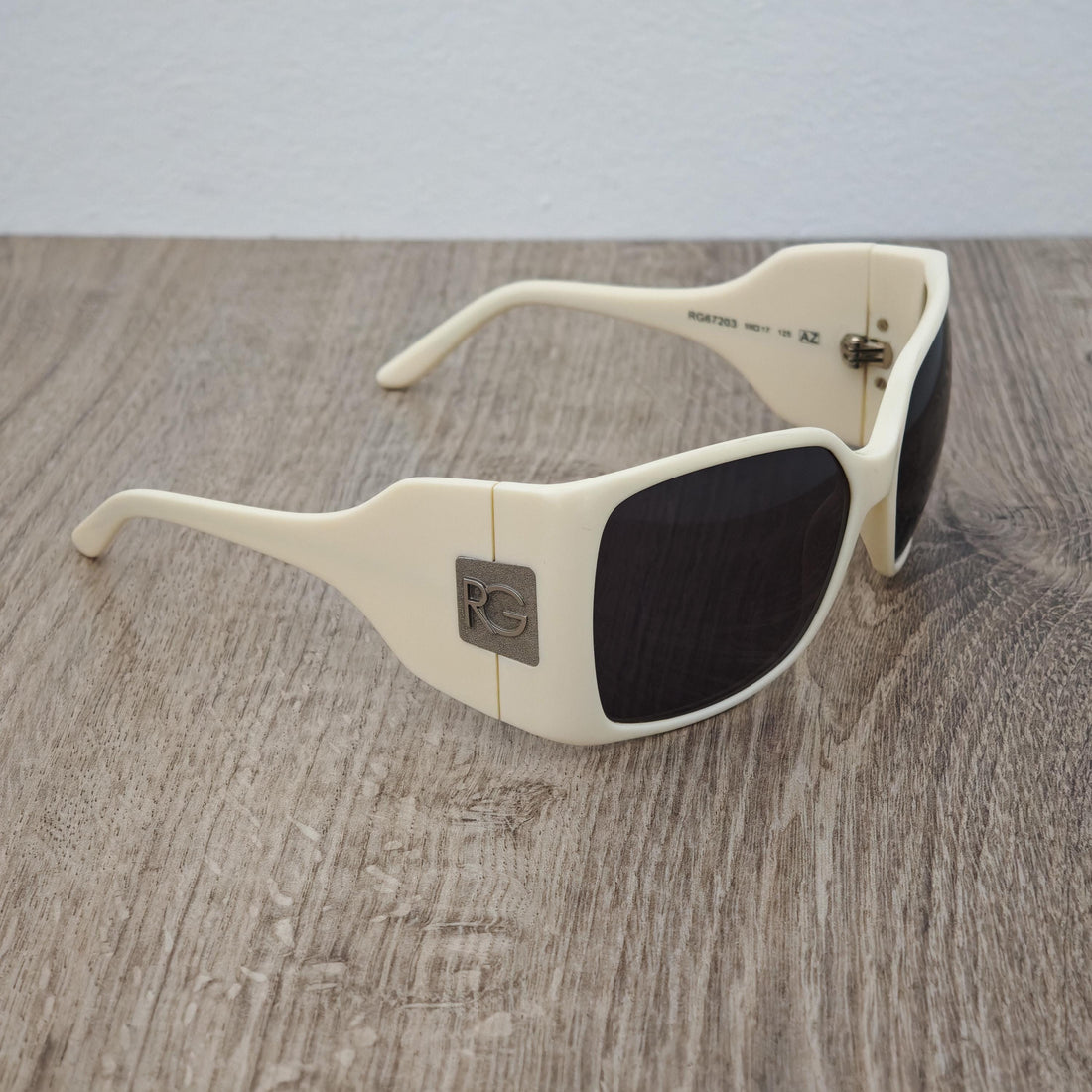 Romeo Gigli Ivory Oversized Sunglasses – Made in Italy RG67203 (1990s-2000s)
