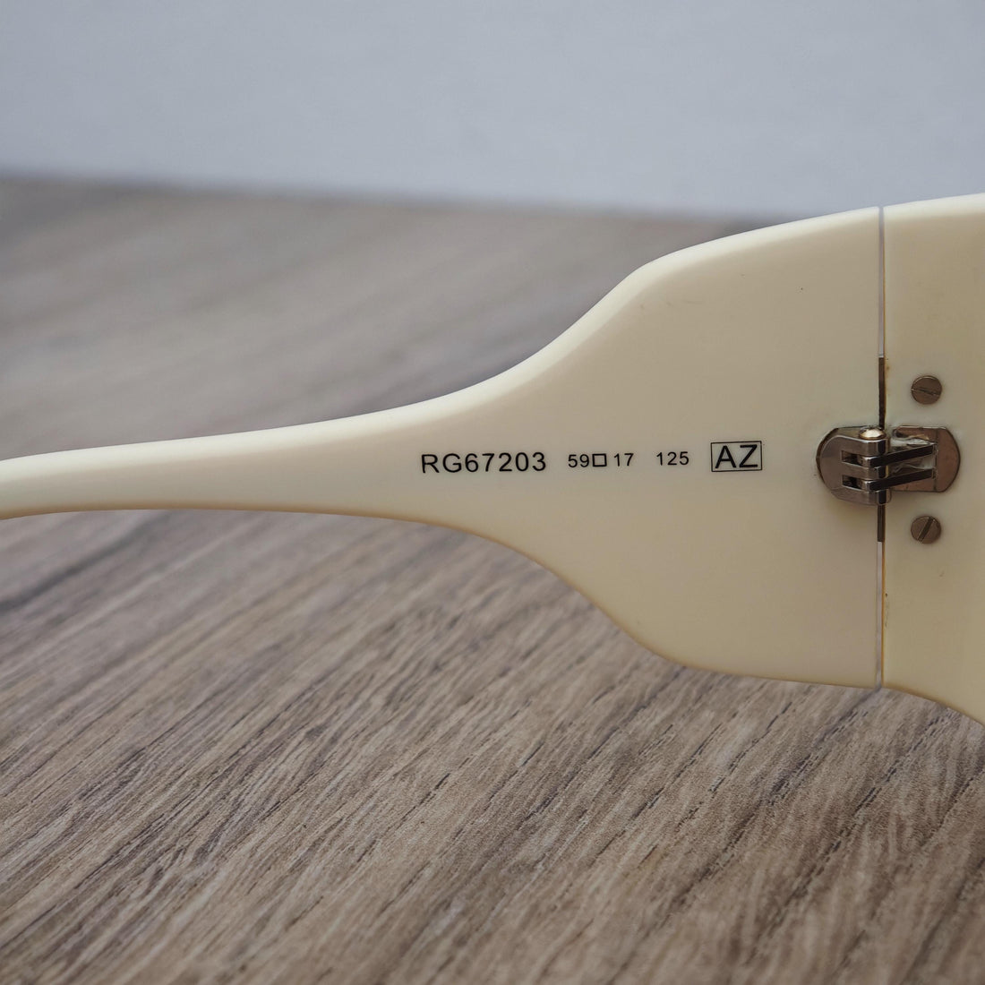 Romeo Gigli Ivory Oversized Sunglasses – Made in Italy RG67203 (1990s-2000s)
